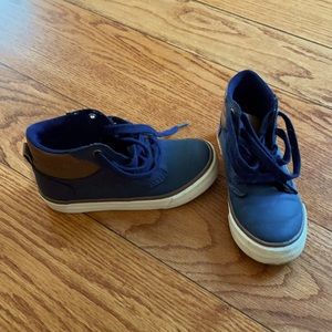 Children’s Place navy & tan little boys high tops size 11